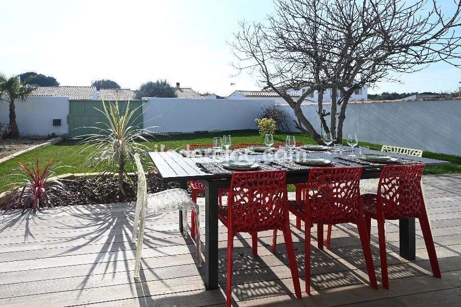 Photo 6 : TERRASSE d'une maison situ&eacute;e &agrave; Ars en R&eacute;, &icirc;le de R&eacute;.