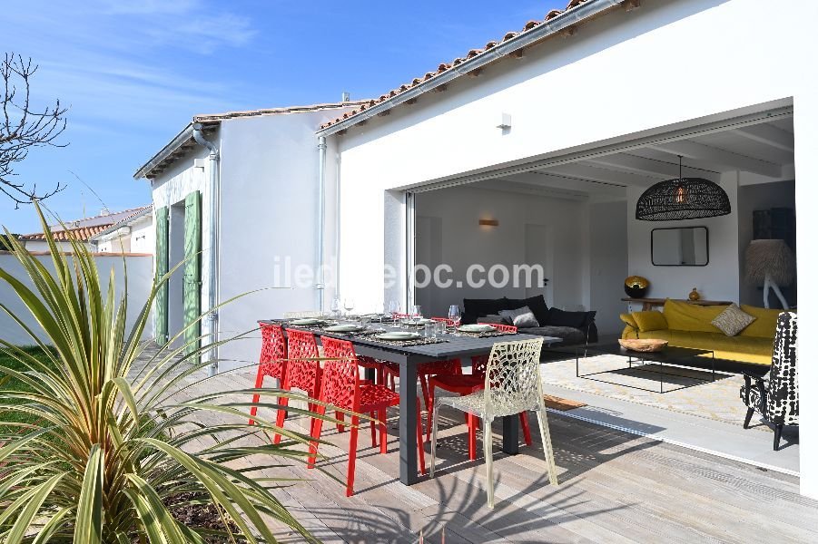 Photo 9 : TERRASSE d'une maison situ&eacute;e &agrave; Ars en R&eacute;, &icirc;le de R&eacute;.
