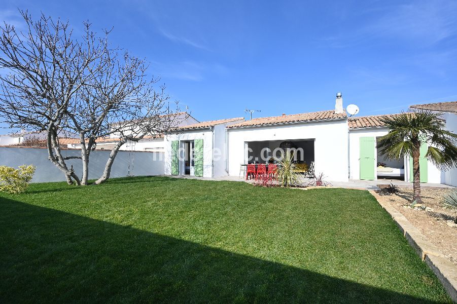 Photo 8 : TERRASSE d'une maison situ&eacute;e &agrave; Ars en R&eacute;, &icirc;le de R&eacute;.