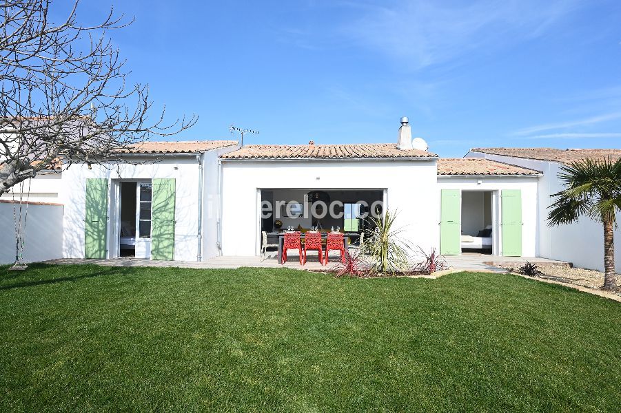 Photo 7 : TERRASSE d'une maison situ&eacute;e &agrave; Ars en R&eacute;, &icirc;le de R&eacute;.