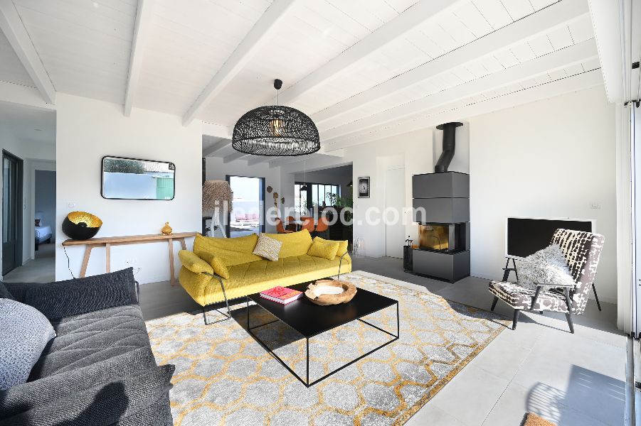 Photo 19 : SEJOUR d'une maison situ&eacute;e &agrave; Ars en R&eacute;, &icirc;le de R&eacute;.