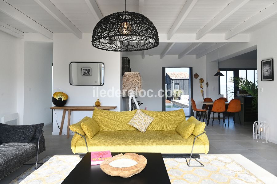 Photo 21 : SEJOUR d'une maison situ&eacute;e &agrave; Ars en R&eacute;, &icirc;le de R&eacute;.