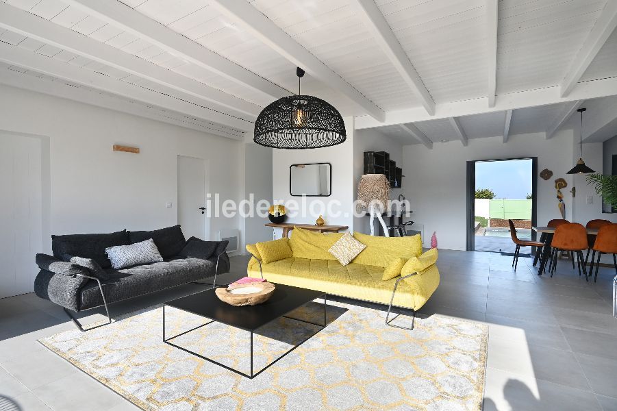 Photo 20 : SEJOUR d'une maison situ&eacute;e &agrave; Ars en R&eacute;, &icirc;le de R&eacute;.