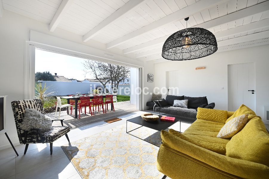 Photo 16 : SEJOUR d'une maison situ&eacute;e &agrave; Ars en R&eacute;, &icirc;le de R&eacute;.