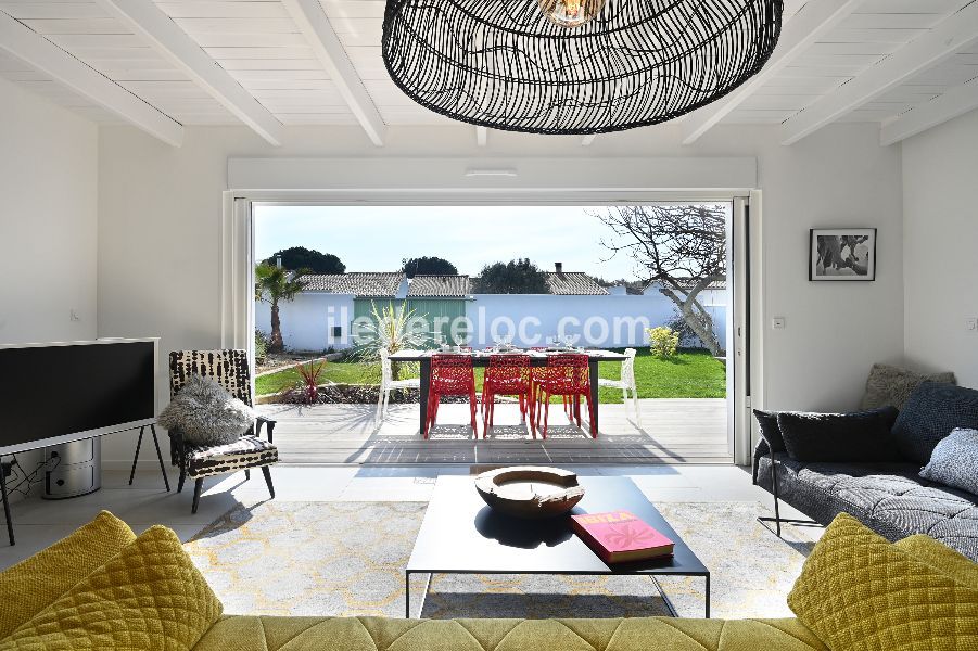 Photo 15 : SEJOUR d'une maison situ&eacute;e &agrave; Ars en R&eacute;, &icirc;le de R&eacute;.