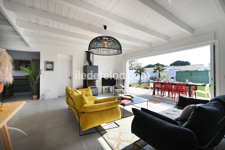 Photo 17 : SEJOUR d'une maison situ&eacute;e &agrave; Ars en R&eacute;, &icirc;le de R&eacute;.