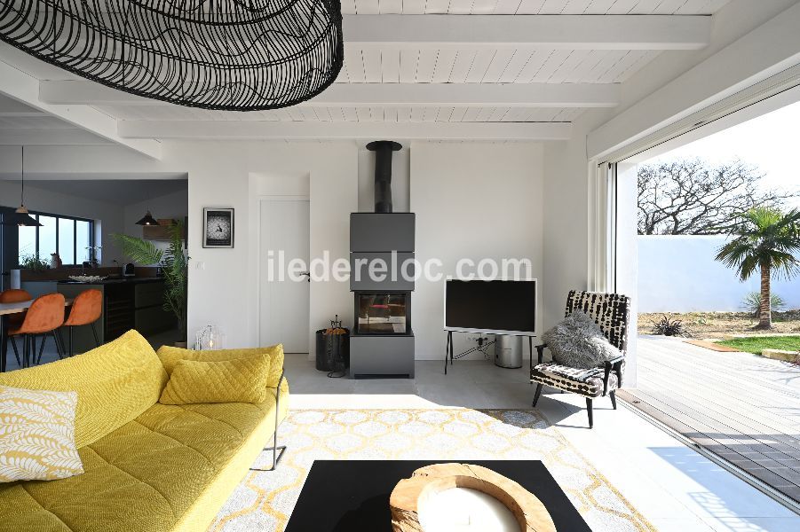 Photo 18 : SEJOUR d'une maison situ&eacute;e &agrave; Ars en R&eacute;, &icirc;le de R&eacute;.