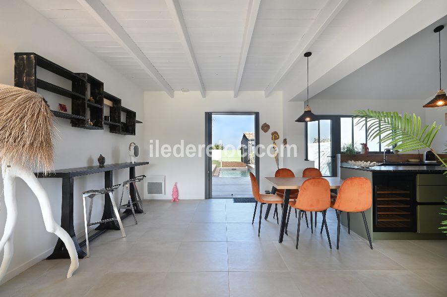 Photo 23 : CUISINE d'une maison situ&eacute;e &agrave; Ars en R&eacute;, &icirc;le de R&eacute;.