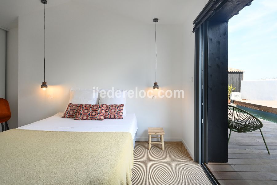 Photo 45 : CHAMBRE d'une maison situ&eacute;e &agrave; Ars en R&eacute;, &icirc;le de R&eacute;.