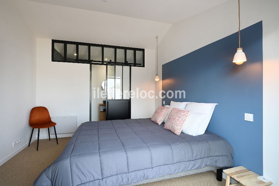 Photo 54 : CHAMBRE d'une maison situ&eacute;e &agrave; Ars en R&eacute;, &icirc;le de R&eacute;.