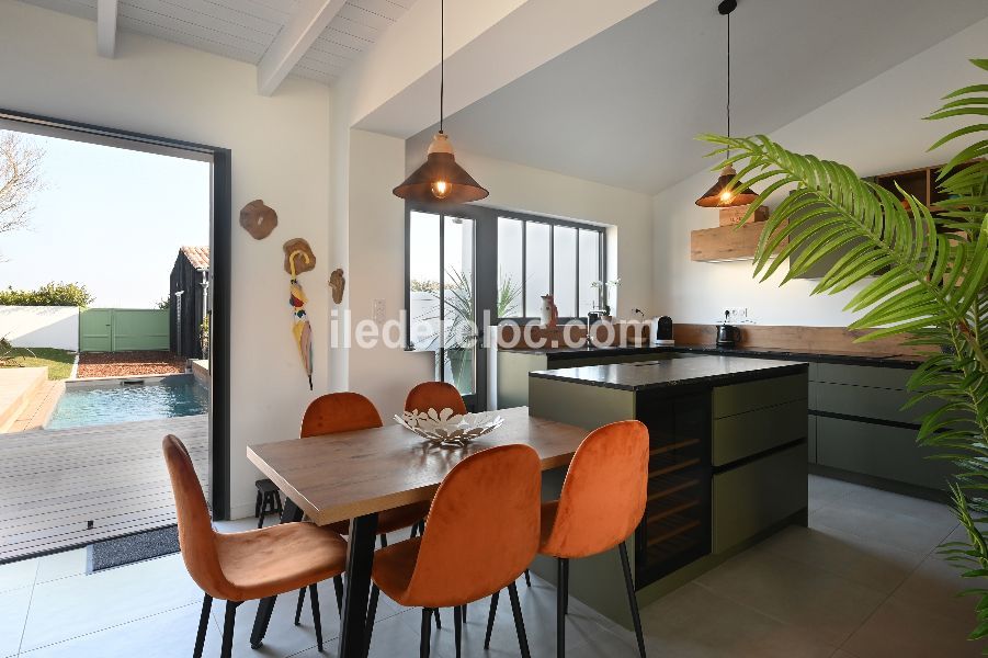 Photo 28 : CUISINE d'une maison situ&eacute;e &agrave; Ars en R&eacute;, &icirc;le de R&eacute;.