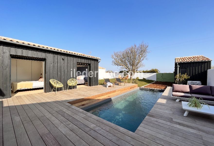 Photo 69 : EXTERIEUR d'une maison situ&eacute;e &agrave; Ars en R&eacute;, &icirc;le de R&eacute;.