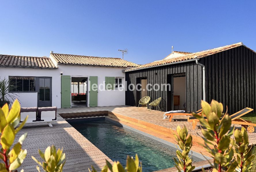 Photo 78 : EXTERIEUR d'une maison situ&eacute;e &agrave; Ars en R&eacute;, &icirc;le de R&eacute;.