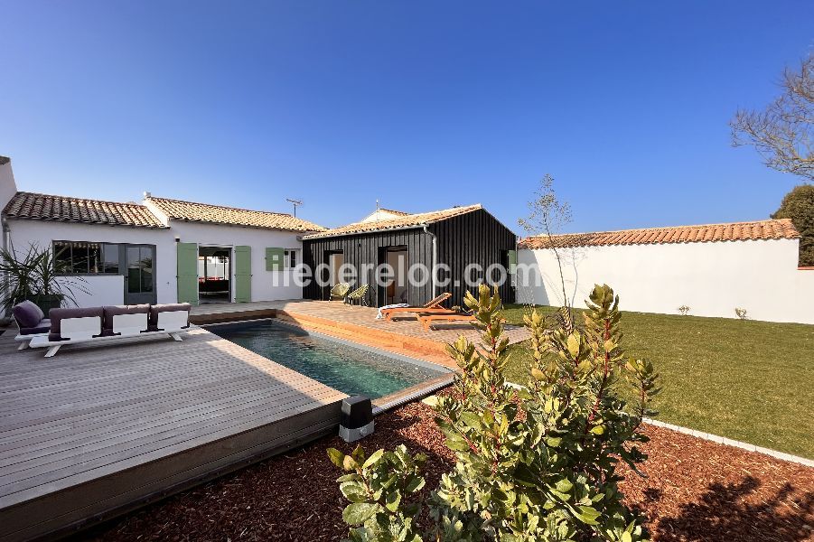Photo 81 : EXTERIEUR d'une maison situ&eacute;e &agrave; Ars en R&eacute;, &icirc;le de R&eacute;.