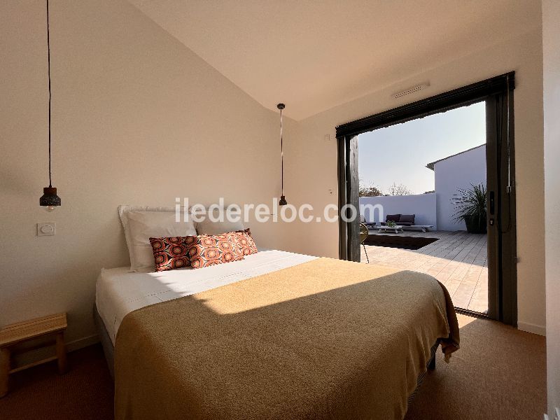 Photo 82 : CHAMBRE d'une maison situ&eacute;e &agrave; Ars en R&eacute;, &icirc;le de R&eacute;.