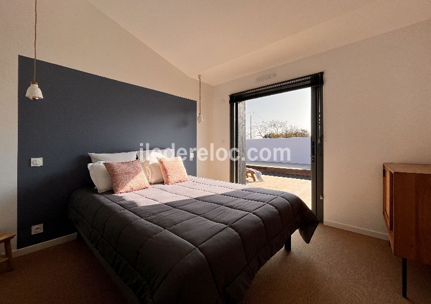 Photo 84 : CHAMBRE d'une maison situ&eacute;e &agrave; Ars en R&eacute;, &icirc;le de R&eacute;.