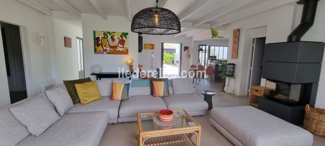Photo 14 : SEJOUR d'une maison situ&eacute;e &agrave; Ars en R&eacute;, &icirc;le de R&eacute;.