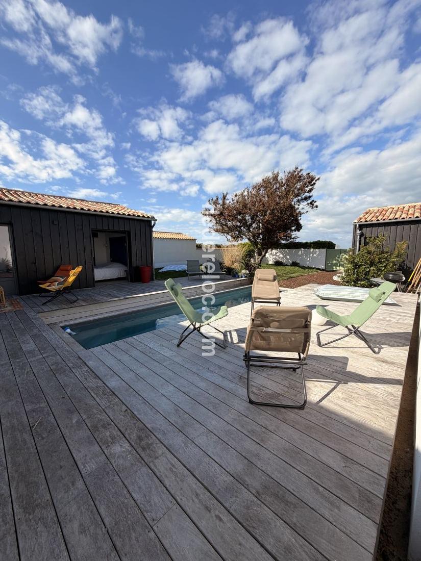 Photo 5 : TERRASSE d'une maison situ&eacute;e &agrave; Ars en R&eacute;, &icirc;le de R&eacute;.