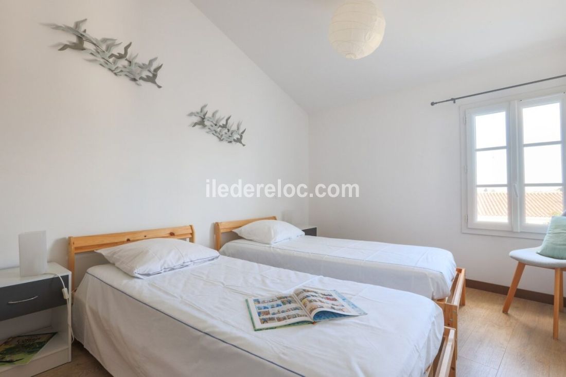 Photo 9 : CHAMBRE d'une maison situ&eacute;e &agrave; La Flotte-en-R&eacute;, &icirc;le de R&eacute;.