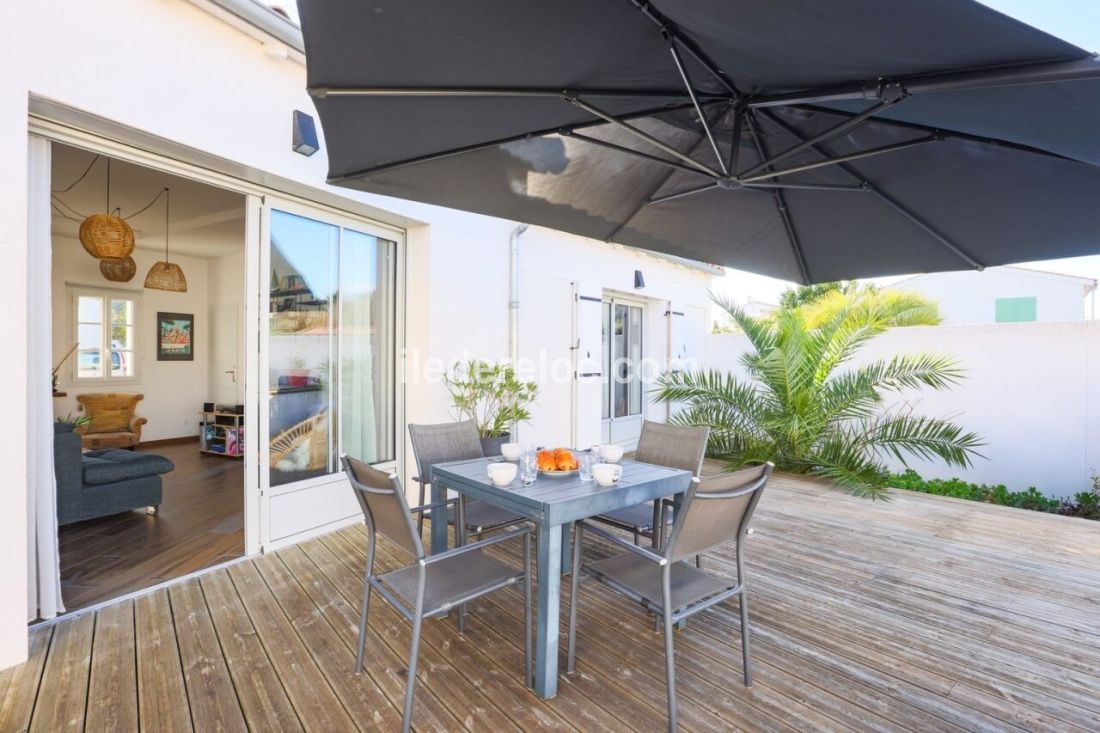 Photo 21 : TERRASSE d'une maison situ&eacute;e &agrave; La Flotte-en-R&eacute;, &icirc;le de R&eacute;.