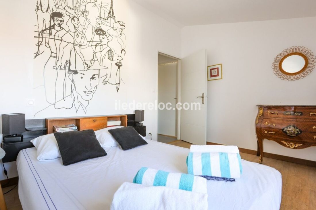 Photo 5 : CHAMBRE d'une maison situ&eacute;e &agrave; La Flotte-en-R&eacute;, &icirc;le de R&eacute;.