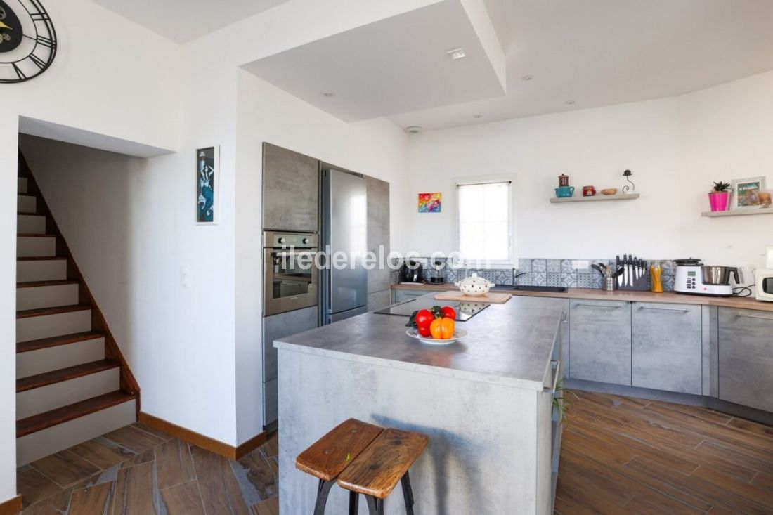 Photo 18 : CUISINE d'une maison situ&eacute;e &agrave; La Flotte-en-R&eacute;, &icirc;le de R&eacute;.