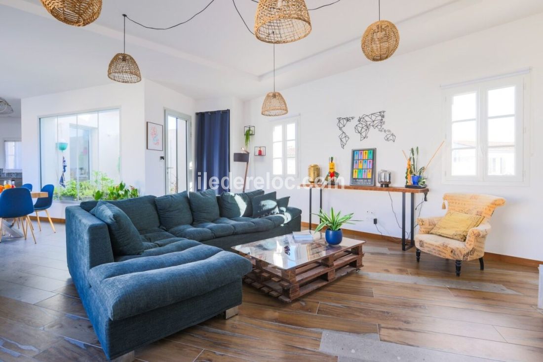 Photo 15 : SEJOUR d'une maison situ&eacute;e &agrave; La Flotte-en-R&eacute;, &icirc;le de R&eacute;.