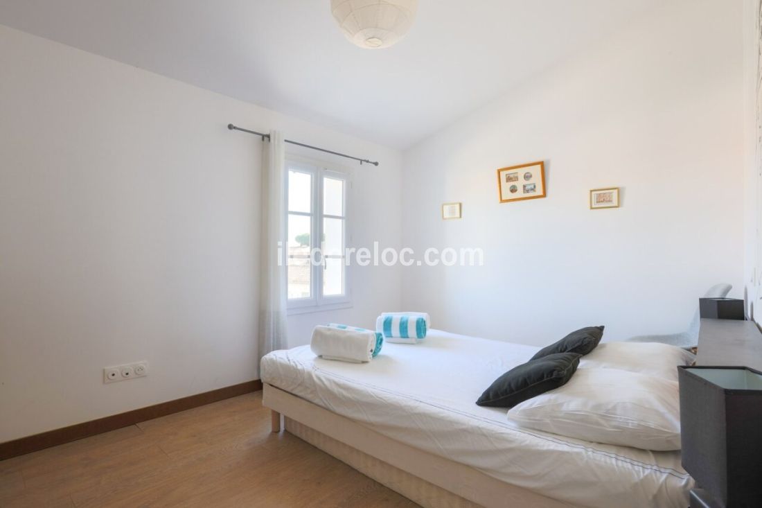 Photo 8 : CHAMBRE d'une maison situ&eacute;e &agrave; La Flotte-en-R&eacute;, &icirc;le de R&eacute;.