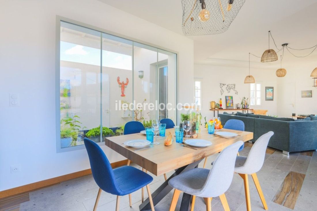 Photo 11 : SEJOUR d'une maison situ&eacute;e &agrave; La Flotte-en-R&eacute;, &icirc;le de R&eacute;.