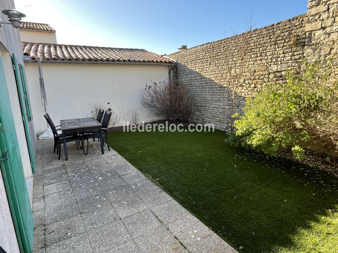 Photo 10 : JARDIN d'une maison situ&eacute;e &agrave; Saint-Martin-de-R&eacute;, &icirc;le de R&eacute;.