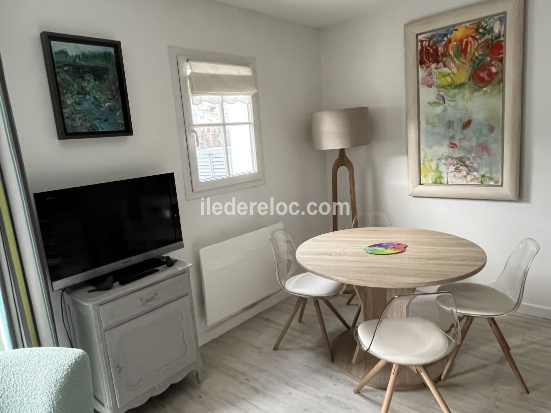 Photo 4 : SEJOUR d'une maison situ&eacute;e &agrave; Saint-Martin-de-R&eacute;, &icirc;le de R&eacute;.