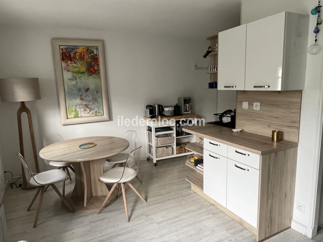 Photo 5 : SEJOUR d'une maison situ&eacute;e &agrave; Saint-Martin-de-R&eacute;, &icirc;le de R&eacute;.