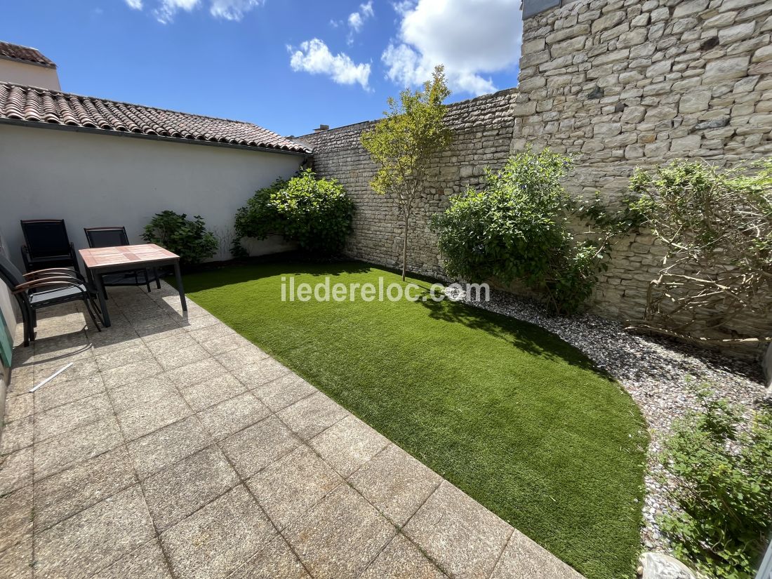 Photo 10 : JARDIN d'une maison situ&eacute;e &agrave; Saint-Martin-de-R&eacute;, &icirc;le de R&eacute;.