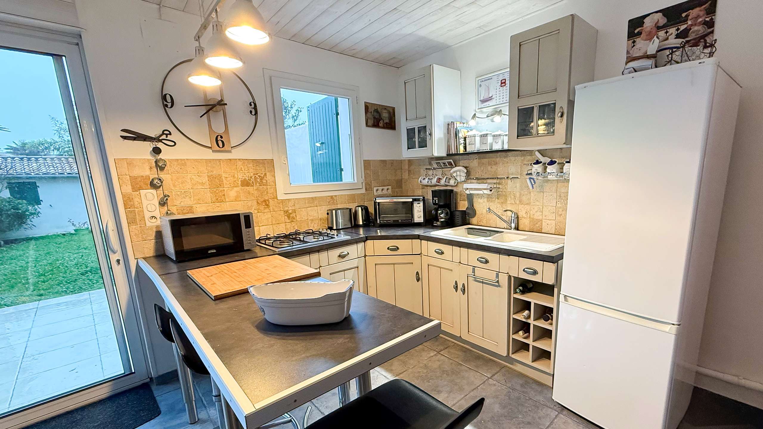 Photo 8 :  d'une maison situ&eacute;e &agrave; Le Bois-Plage-en-R&eacute;, &icirc;le de R&eacute;.