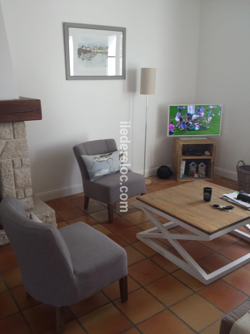 Photo 8 : SEJOUR d'une maison située à Sainte-Marie-de-Ré, île de Ré.