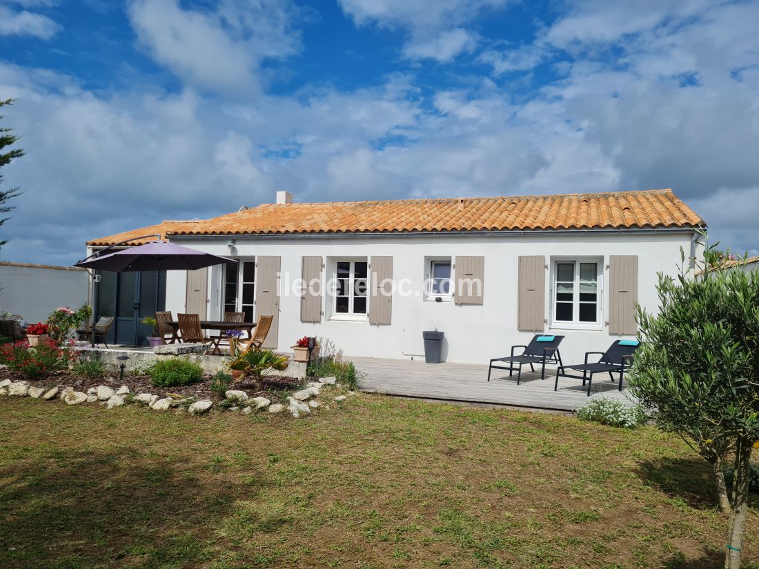 Photo 22 : EXTERIEUR d'une maison située à Sainte-Marie-de-Ré, île de Ré.