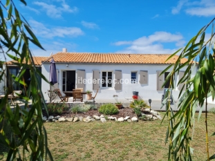 Ile de R&eacute;:Maison de vacances entre vignes et mer au calme
