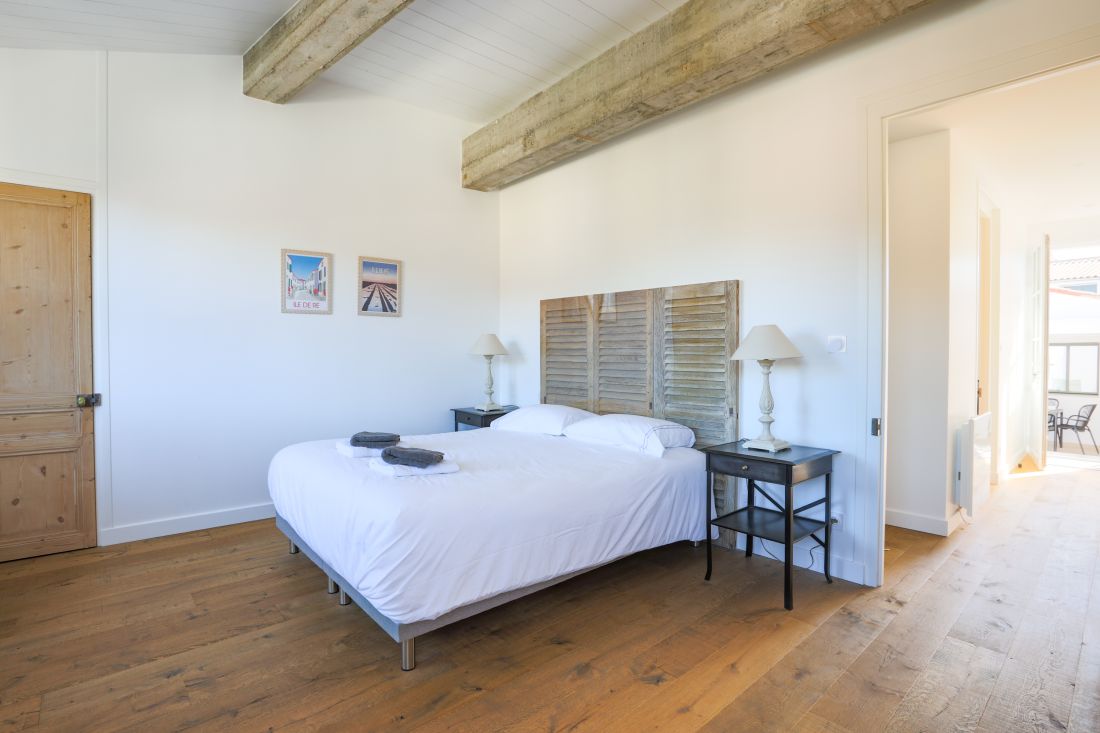 Photo 9 : CHAMBRE d'une maison situ&eacute;e &agrave; La Flotte-en-R&eacute;, &icirc;le de R&eacute;.