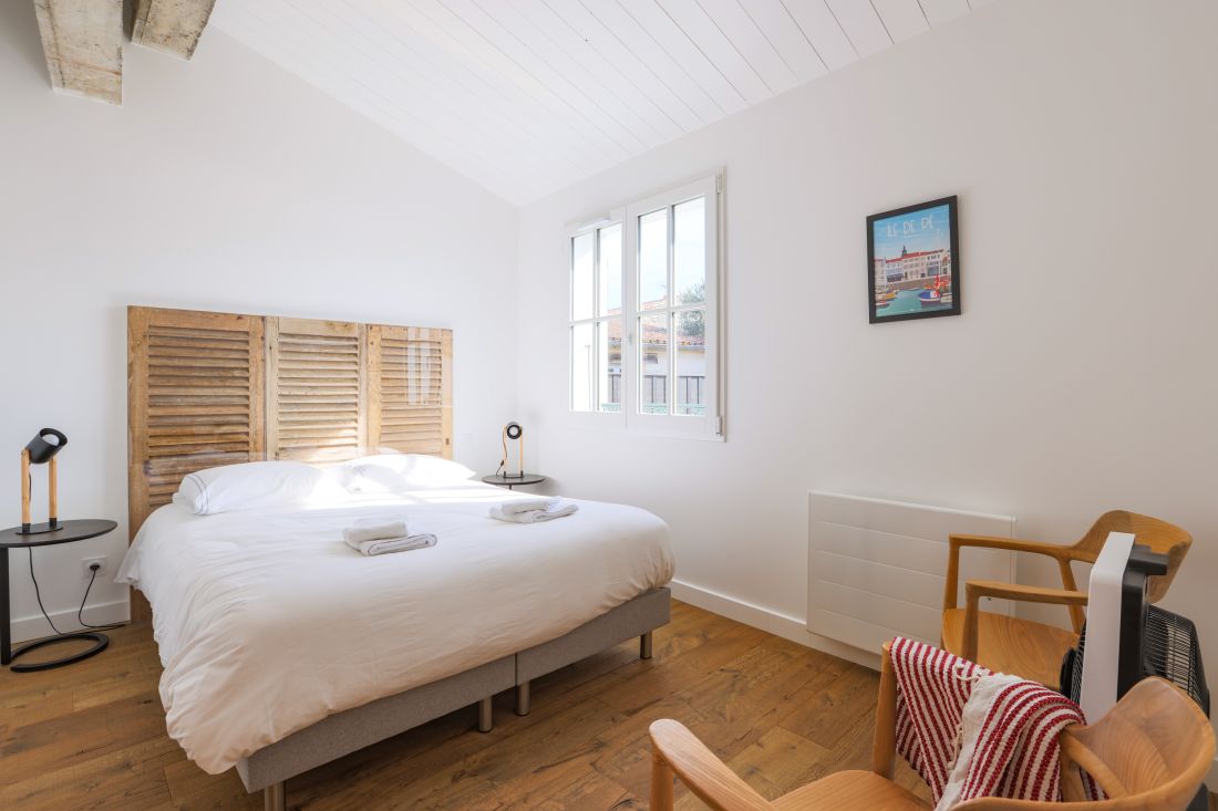 Photo 11 : CHAMBRE d'une maison situ&eacute;e &agrave; La Flotte-en-R&eacute;, &icirc;le de R&eacute;.