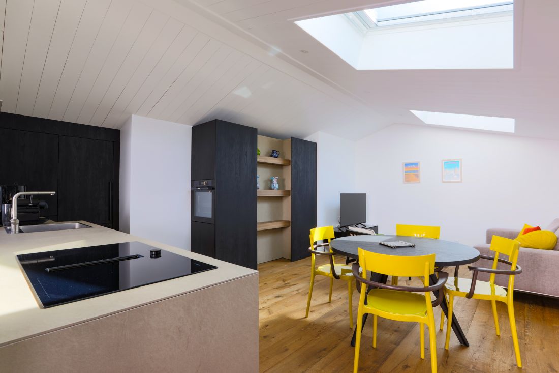 Photo 7 : CUISINE d'une maison situ&eacute;e &agrave; La Flotte-en-R&eacute;, &icirc;le de R&eacute;.