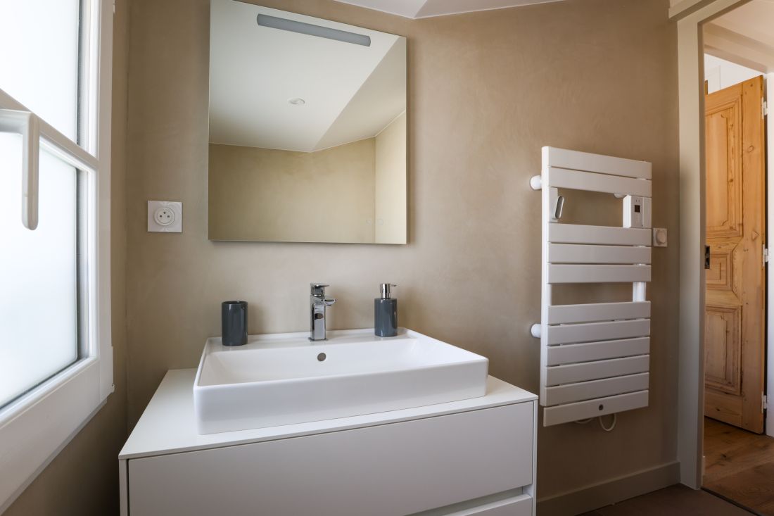 Photo 12 : SALLEDEBAIN d'une maison situ&eacute;e &agrave; La Flotte-en-R&eacute;, &icirc;le de R&eacute;.