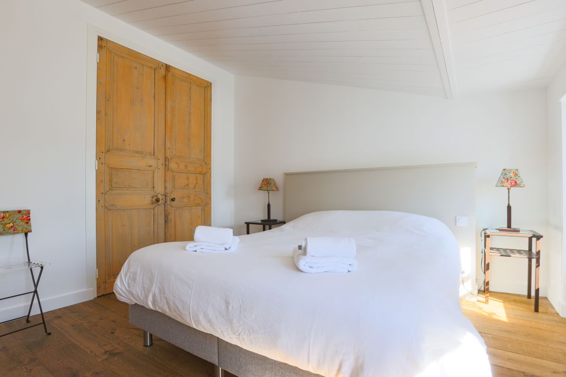 Photo 9 : CHAMBRE d'une maison situ&eacute;e &agrave; La Flotte-en-R&eacute;, &icirc;le de R&eacute;.