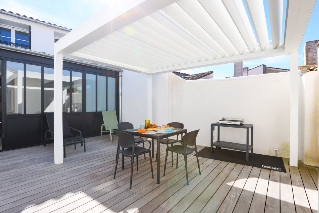 Photo 7 : TERRASSE d'une maison situ&eacute;e &agrave; La Flotte-en-R&eacute;, &icirc;le de R&eacute;.