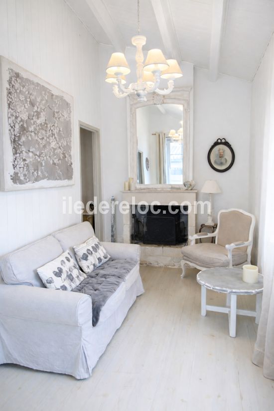 Photo 6 : SEJOUR d'une maison situ&eacute;e &agrave; La Flotte-en-R&eacute;, &icirc;le de R&eacute;.