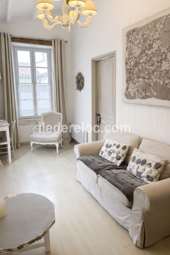 Photo 7 : SEJOUR d'une maison situ&eacute;e &agrave; La Flotte-en-R&eacute;, &icirc;le de R&eacute;.