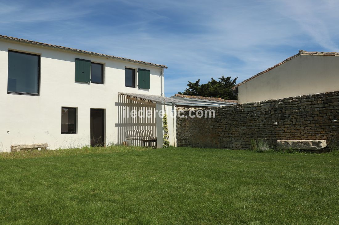 Photo 6 : NC d'une maison situ&eacute;e &agrave; Ars en R&eacute;, &icirc;le de R&eacute;.