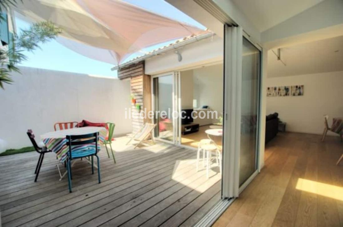 Photo 6 : PATIO d'une maison situ&eacute;e &agrave; La Flotte-en-R&eacute;, &icirc;le de R&eacute;.