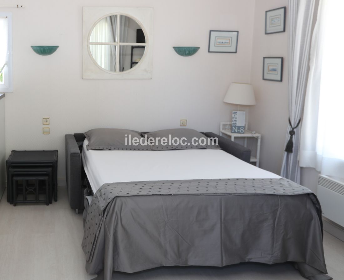 Photo 5 : CHAMBRE d'une maison situ&eacute;e &agrave; Les Portes-en-R&eacute;, &icirc;le de R&eacute;.