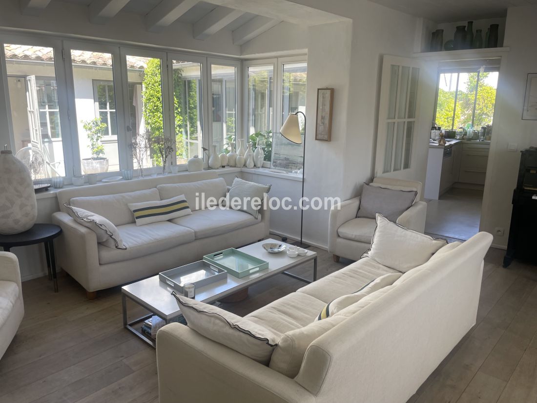 Photo 7 : NC d'une maison situ&eacute;e &agrave; Ars en R&eacute;, &icirc;le de R&eacute;.