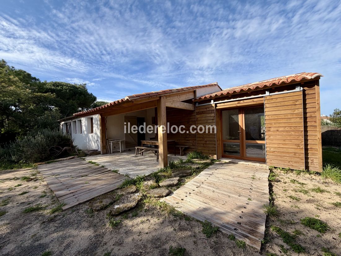 Photo 18 : EXTERIEUR d'une maison situ&eacute;e &agrave; Saint-Cl&eacute;ment-des-Baleines, &icirc;le de R&eacute;.